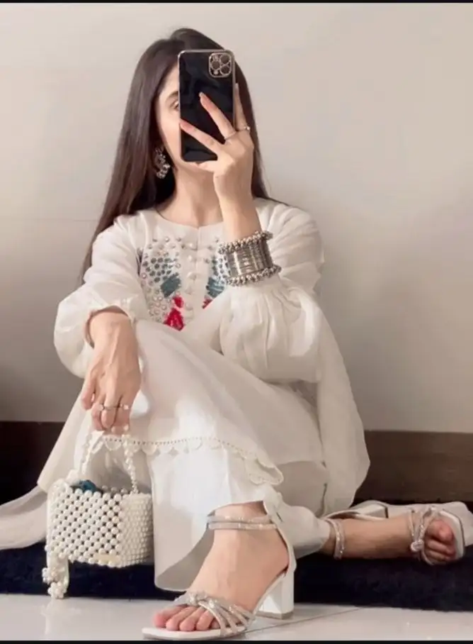 instagram-dp-for-girls-hidden-face-4 Instagram Dp For Girls Hidden Face