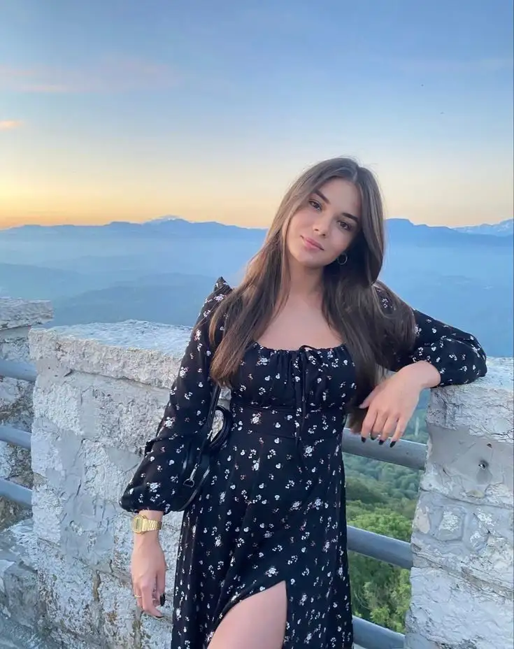 modern-stylish-whatsapp-dp-for-girls-7 Modern Stylish Whatsapp Dp For Girls