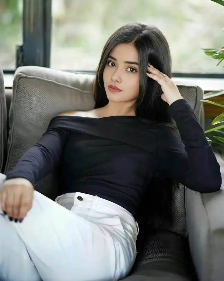 modern-stylish-whatsapp-dp-for-girls-9 Modern Stylish Whatsapp Dp For Girls