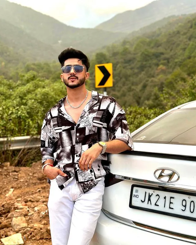 stylish-boy-pic-1 Stylish Boy Dp