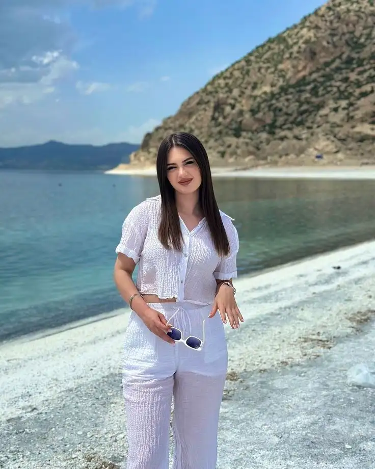 stylish-girl-pic-for-instagram-2 Stylish Girl Pic For Instagram